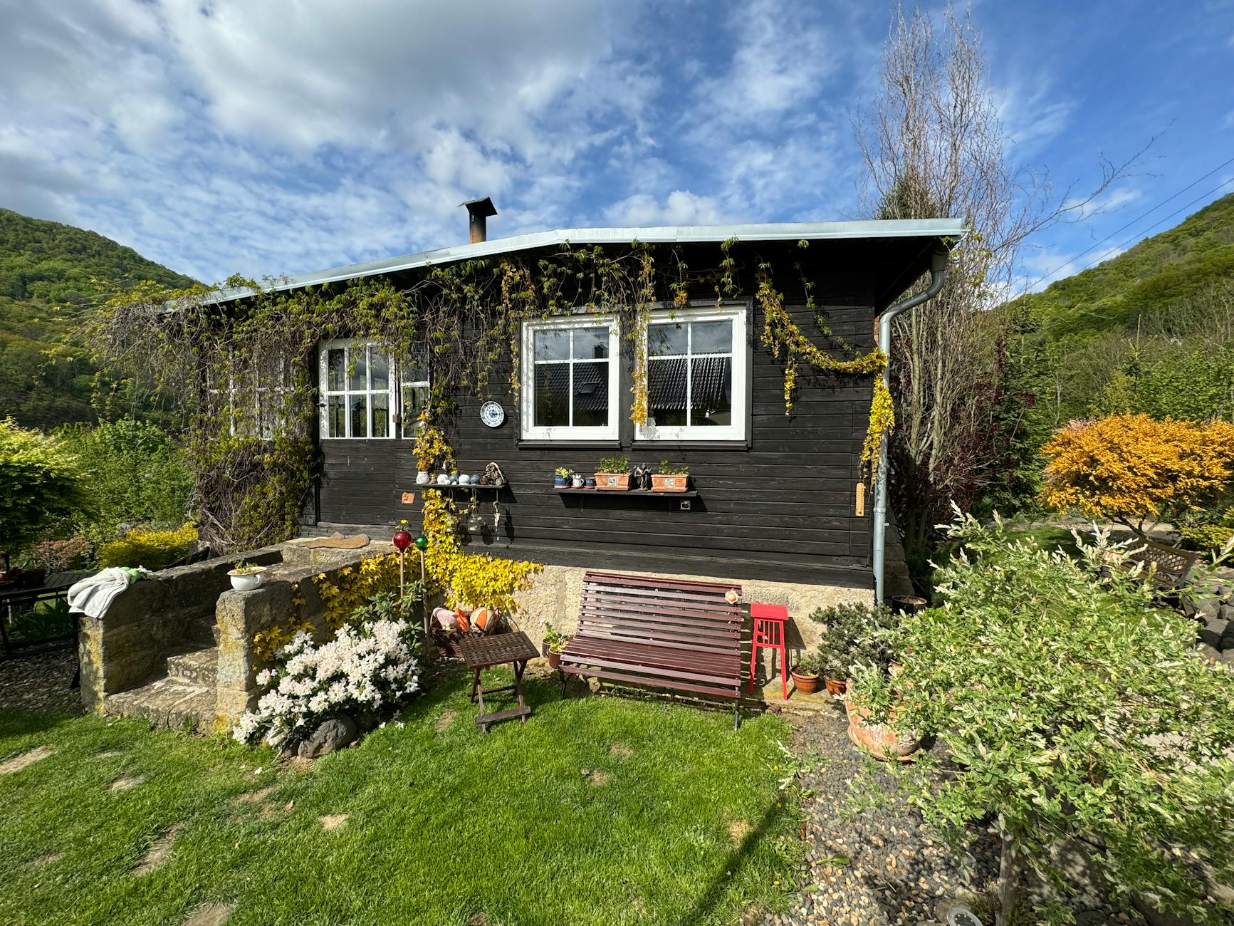 Wizualizacja nowych wiat i stojaków rowerowych na Bulwarach nad Sanem w Jarosławiu